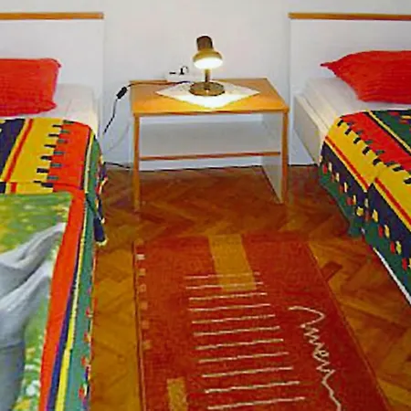 Ernesto Cis01256 Sya Apartament *